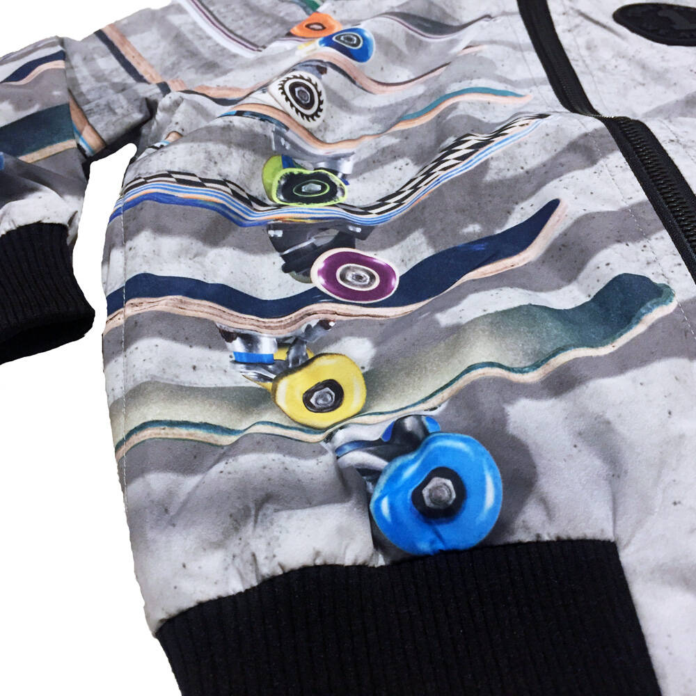 Molo Outdoor Windjacke Hewson Stacked by The Wall