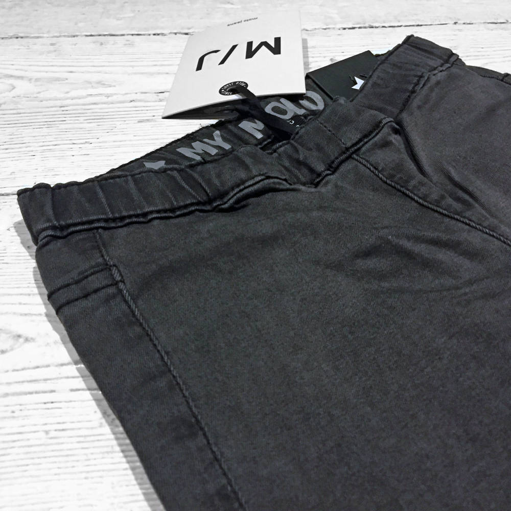 Molo Hose April Black Shade
