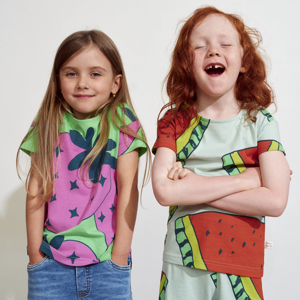 MAINIO Giant Strawberry T-Shirt